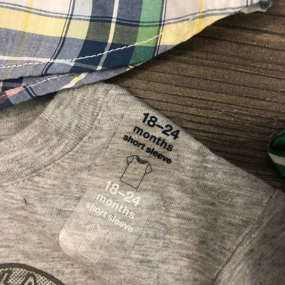 Gap Short Sleeve Shirt and Sweatshirt Bundle for Kids 18-24 mths